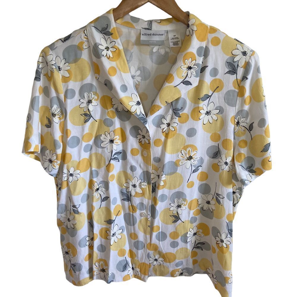 Alfred Dunner floral polka dot button down short sleeve top